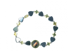 Bracciale elastico con cuori in ematite e crocette celtiche