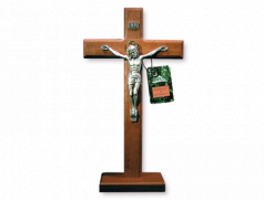Croce in faggio sagomata con cristo in metallo 