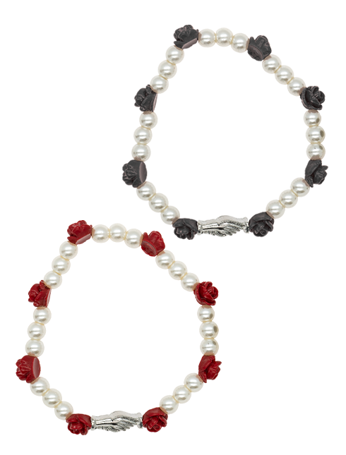 Bracciale in perla e rose con mani di Santa Rita